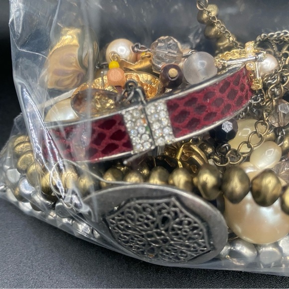 Mixed Bag Wearable and Craft Jewelry 11oz - Picture 4 of 8